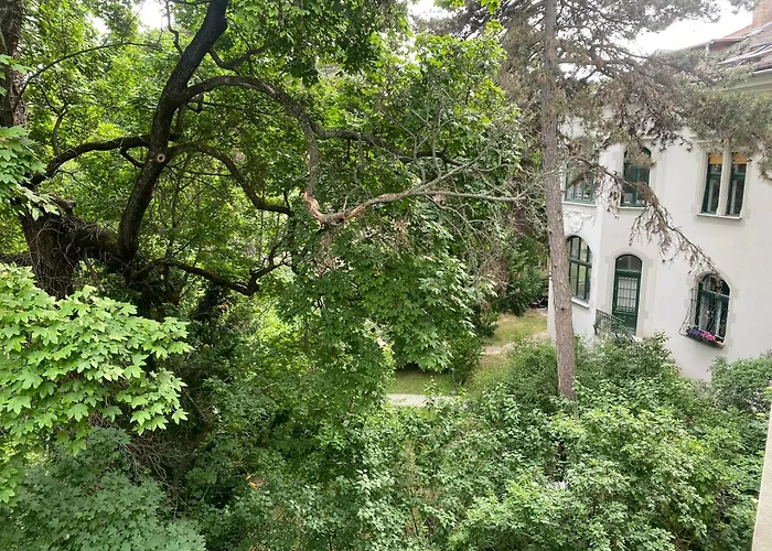 Superb 40 Sqm Terrace In The Greens Of Buda Centre * Boedapest