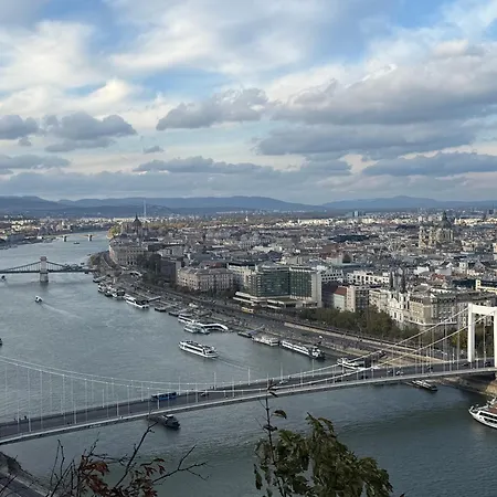 Superb 40 Sqm Terrace In The Greens Of Buda Centre アパート